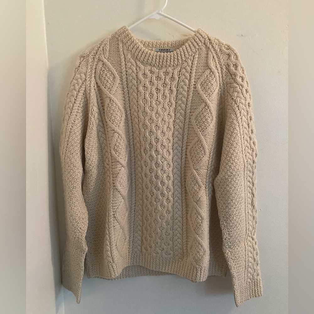 Beautiful vintage cream Aran sweater. size not listed but fits like L.